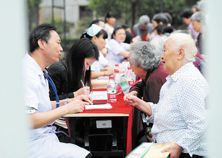 "虚拟养老院" 服务其实很真实_新浪新闻