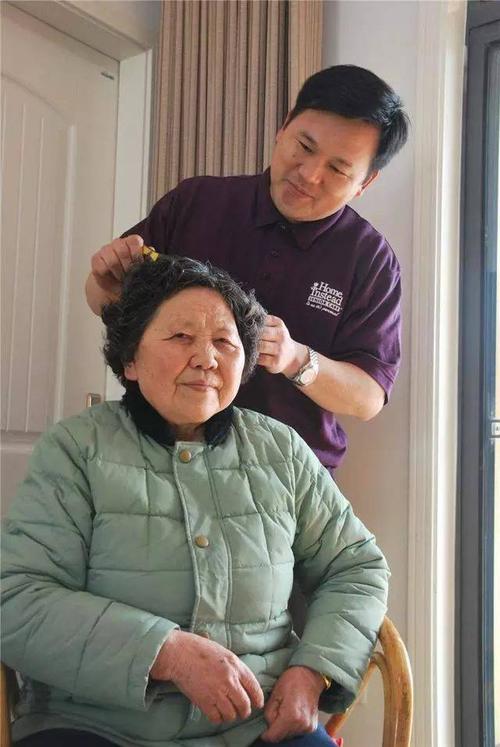 民生| 照护员的护理技能更专业 国际养老服务巨头精心布局武汉