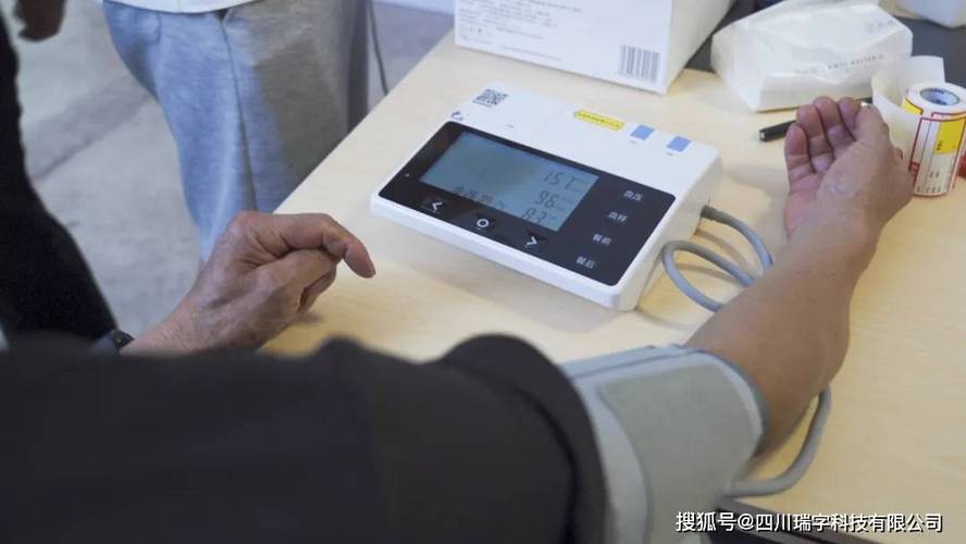 并耐心细致地为顾客进行产品介绍和解答有关智慧养老服务的咨询